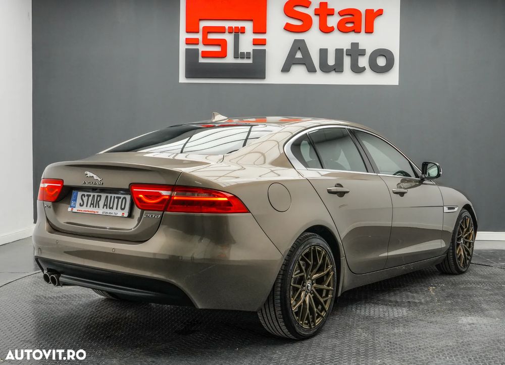 Jaguar XE 2.0 Prestige - 6