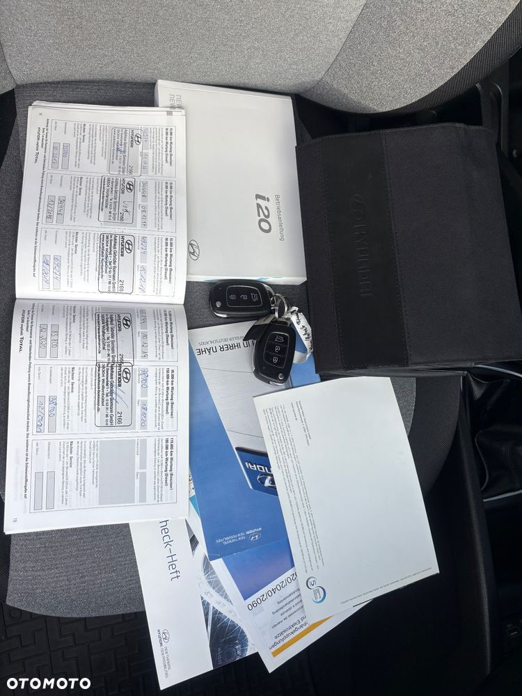 Hyundai i20 blue 1.2 Advantage+ - 11