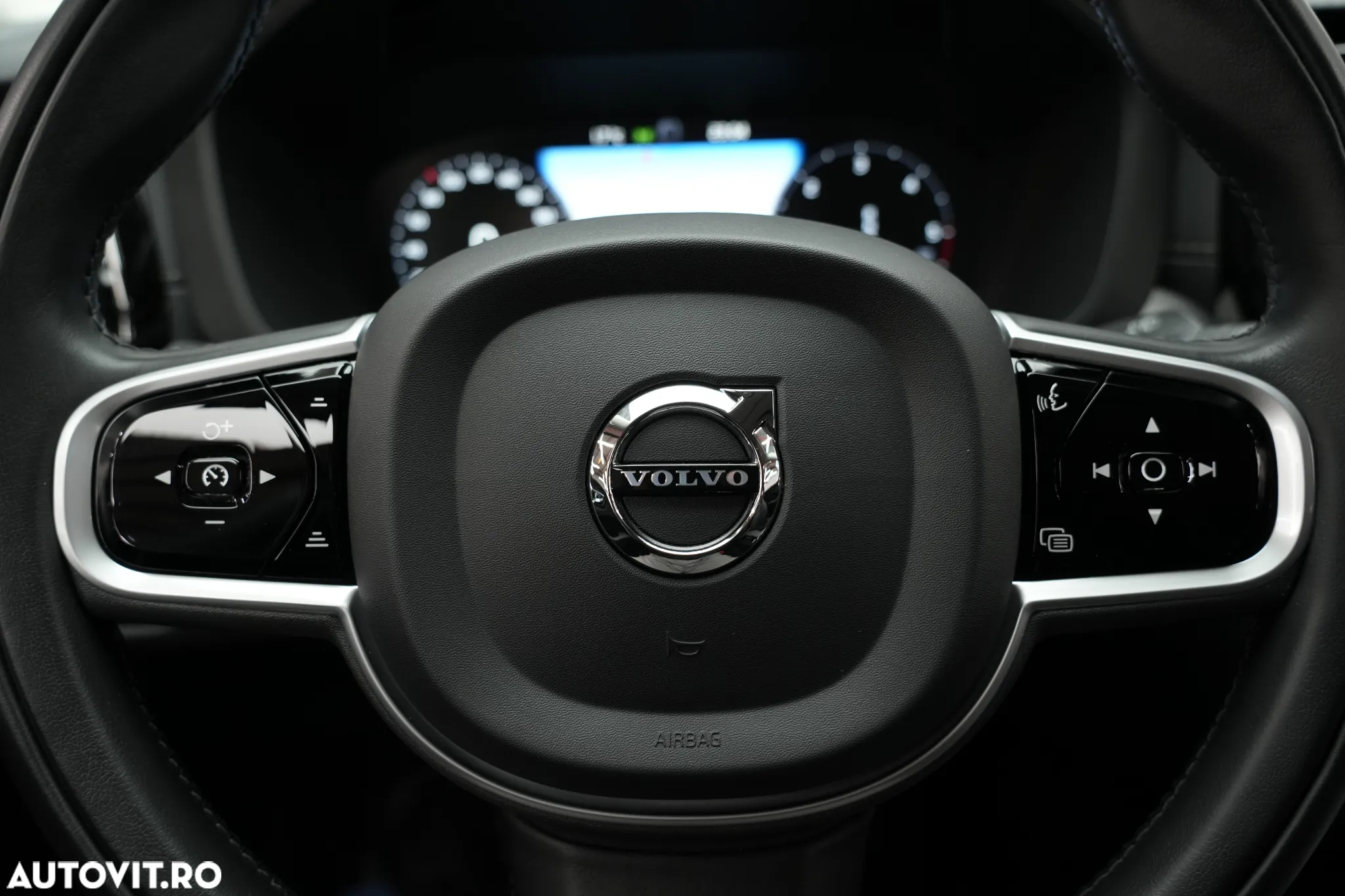 Volvo XC 60 B4 MHEV AWD Inscription - 23