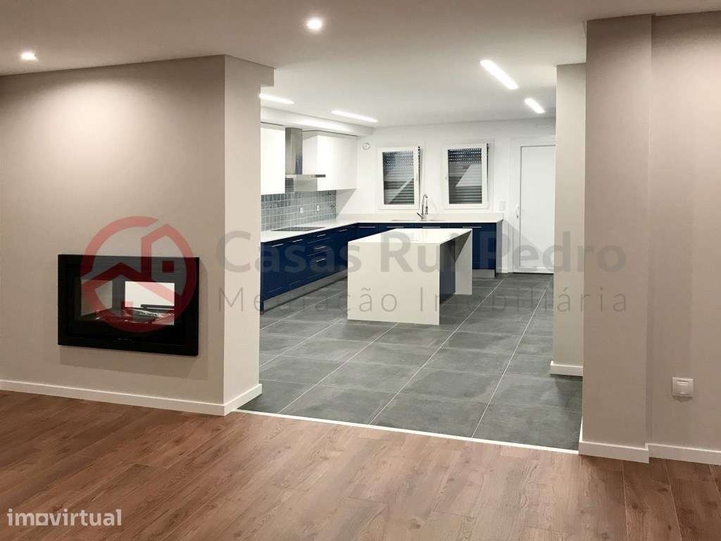 Moradia Geminada T4 com Piscina - Grande imagem: 4/8