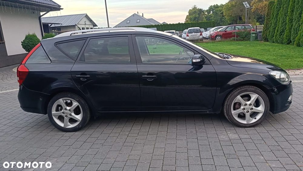 Kia Ceed - 10