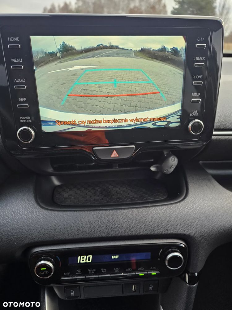 Toyota Yaris Hybrid 1.5 Style - 24