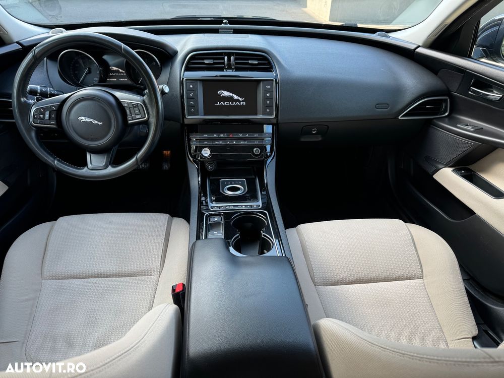 Jaguar XE - 7