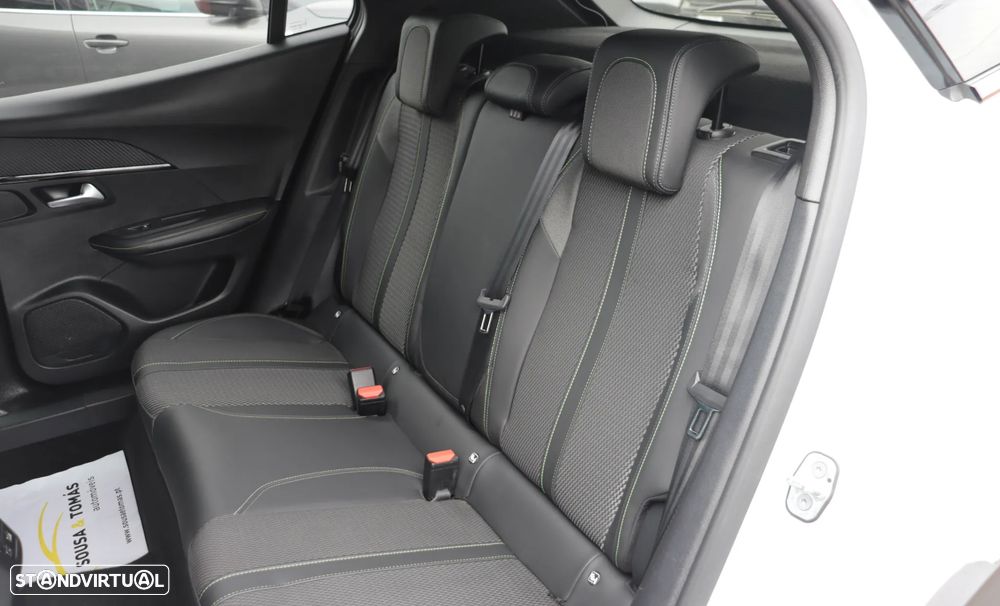 Peugeot 2008 PureTech 130 EAT8 GT - 17