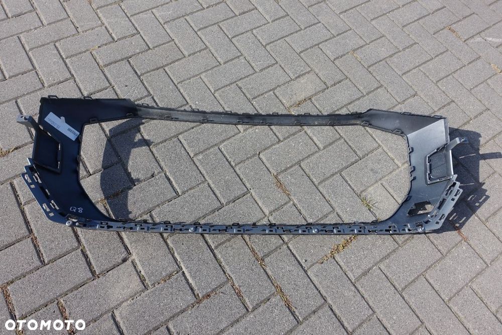 RAMKA ATRAPY GRILLA AUDI Q8 4M8807725 - 8