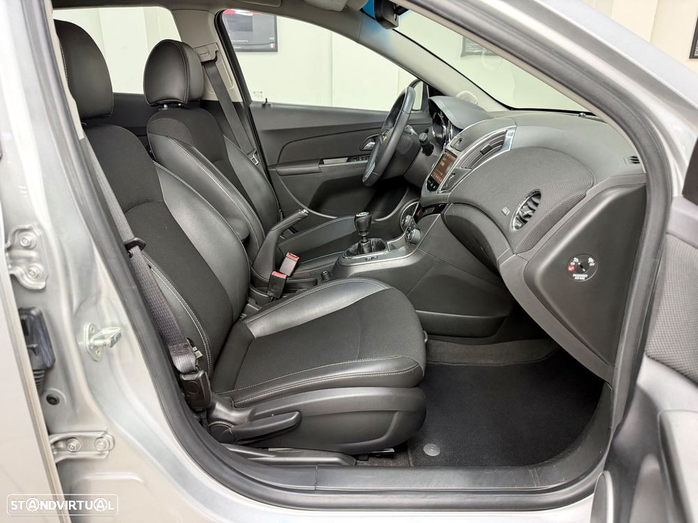 Chevrolet Cruze SW 1.7 VCDi LTZ - 24