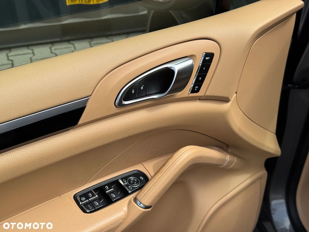 Porsche Cayenne Standard - 15
