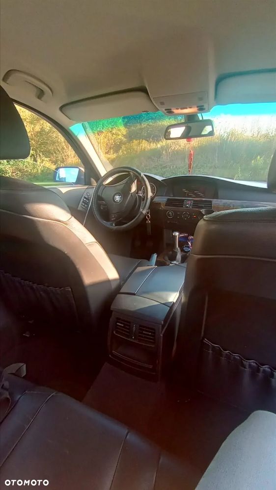BMW Seria 5 520i - 4