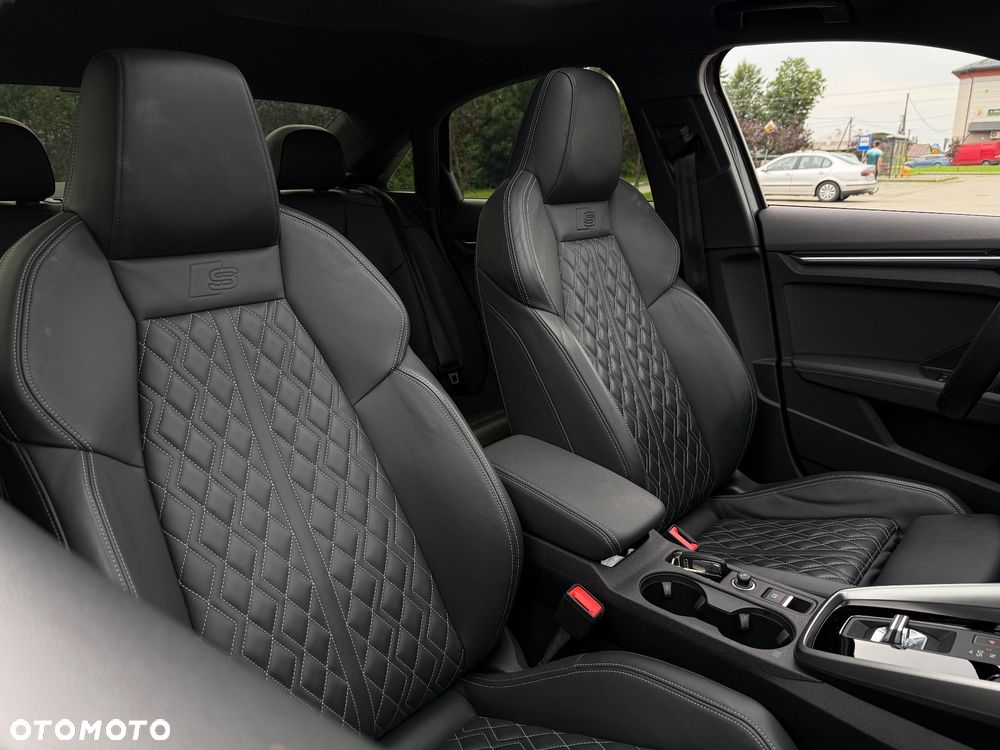 Audi S3 S tronic - 25