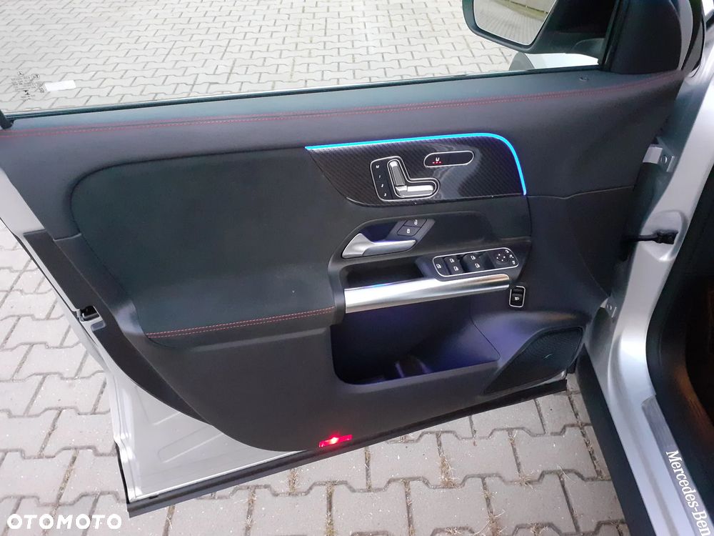 Mercedes-Benz GLA 200 AMG Line - 17