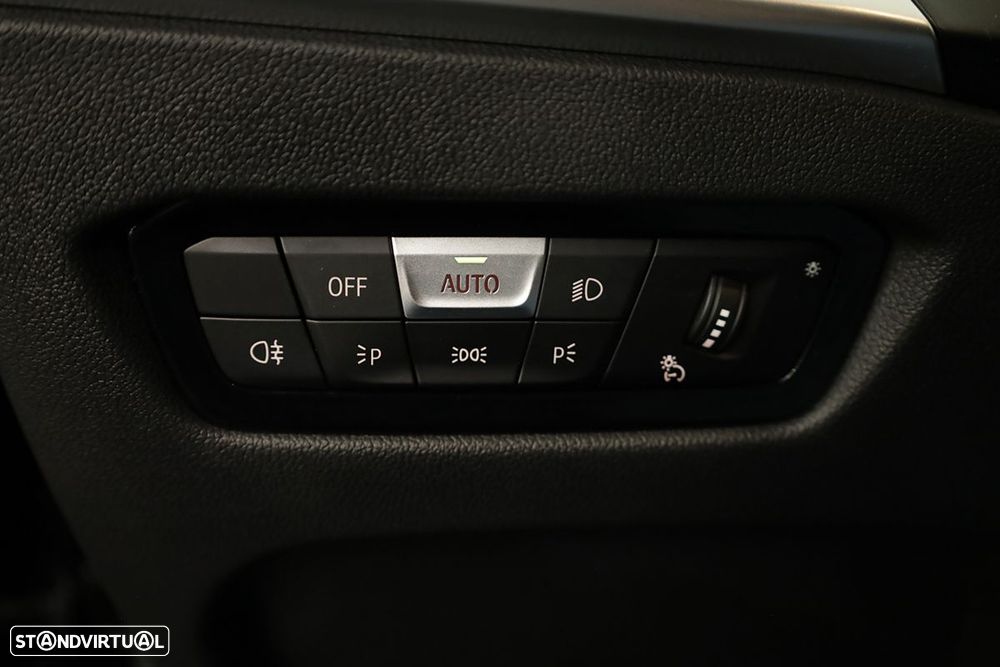 BMW 330 e Edição Desportiva M Auto - 19