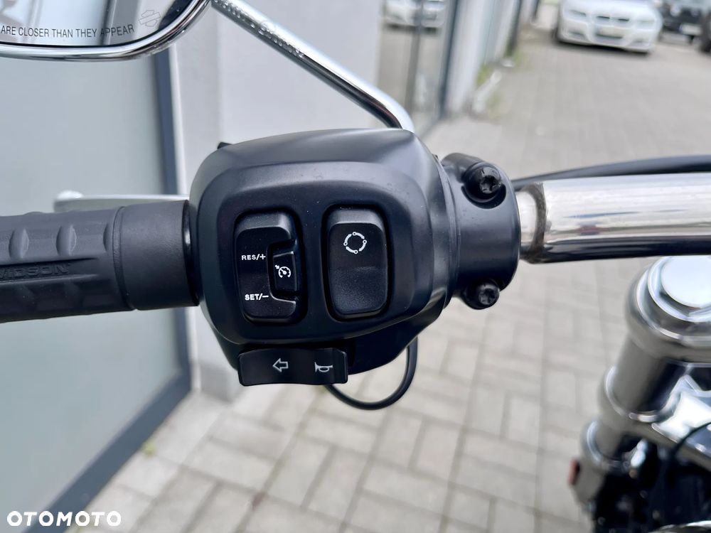 Harley-Davidson Softail Breakout - 11