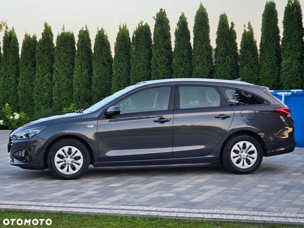 Hyundai i30 1.5 DPI Classic + - 10