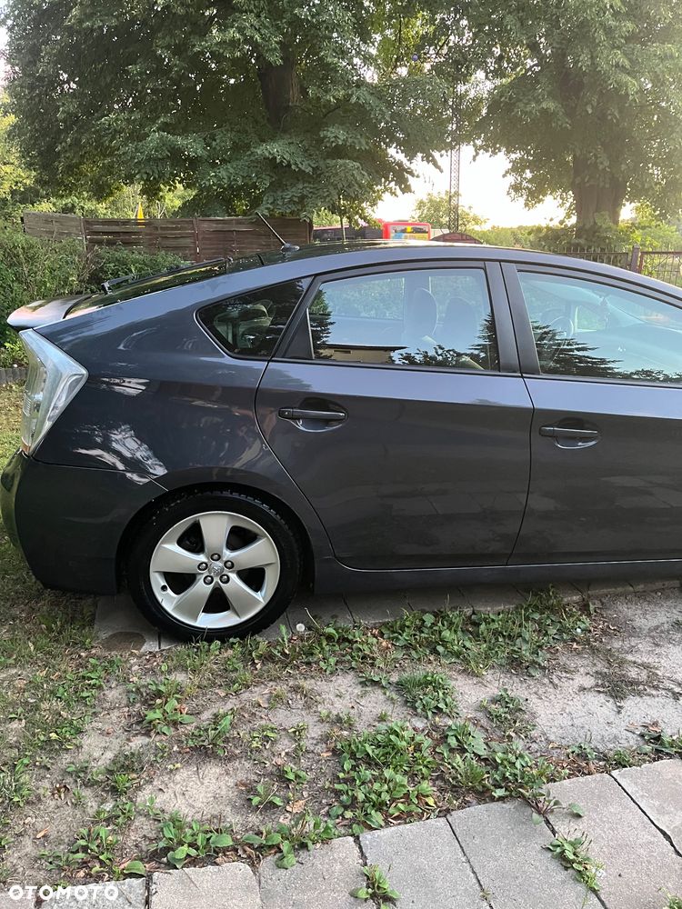 Toyota Prius (Hybrid) - 11
