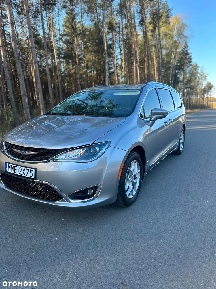 Chrysler Pacifica - 2