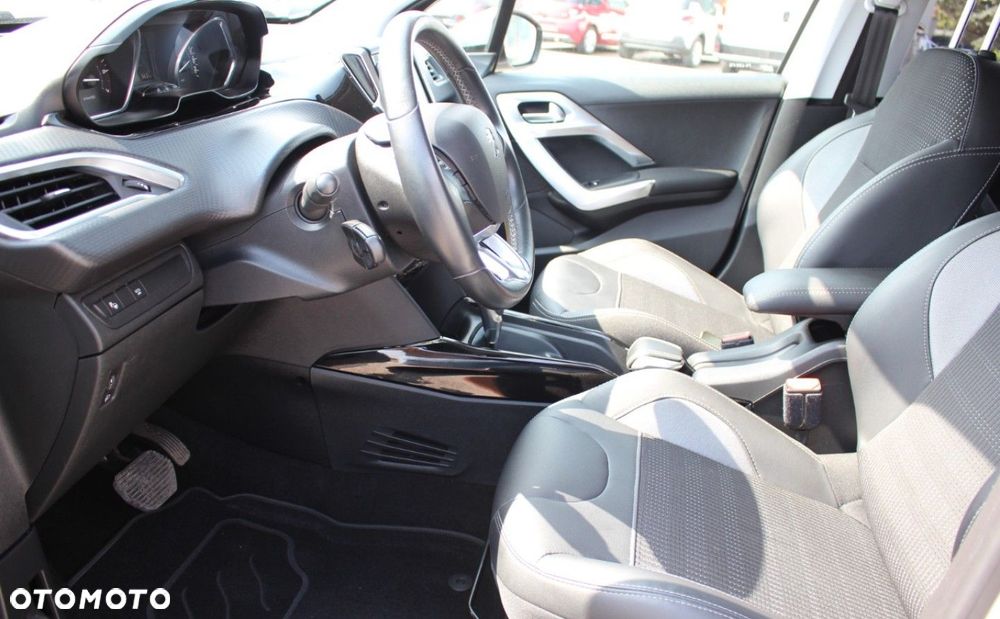 Peugeot 2008 - 11