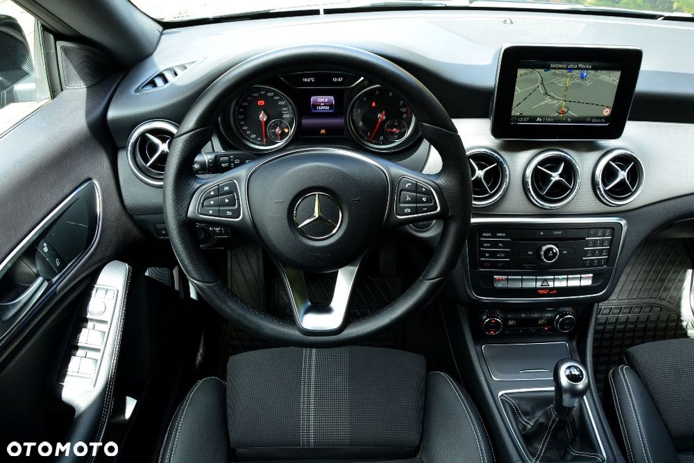 Mercedes-Benz CLA 200 Urban - 8