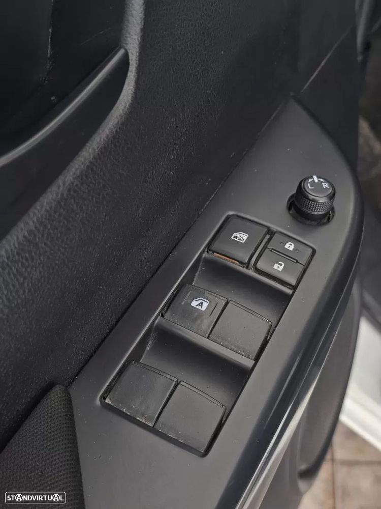 Toyota Hilux 2.4 D-4D 4WD CD CM - 45