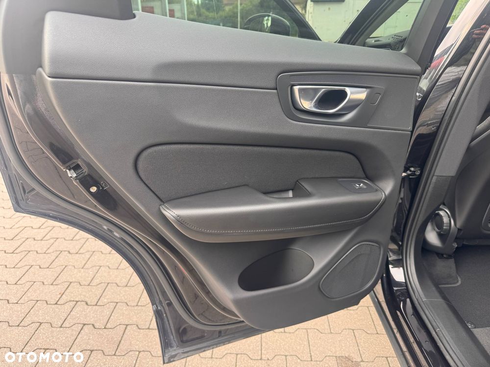 Volvo XC 60 B4 D AWD Geartronic Momentum Pro - 12