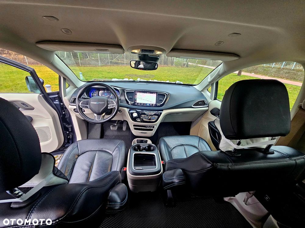 Chrysler Pacifica - 11