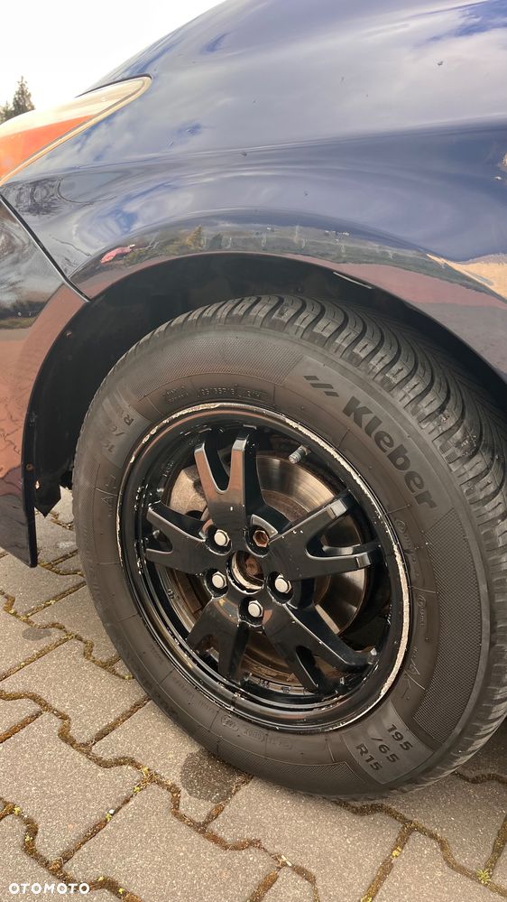 Toyota Prius (Hybrid) - 19