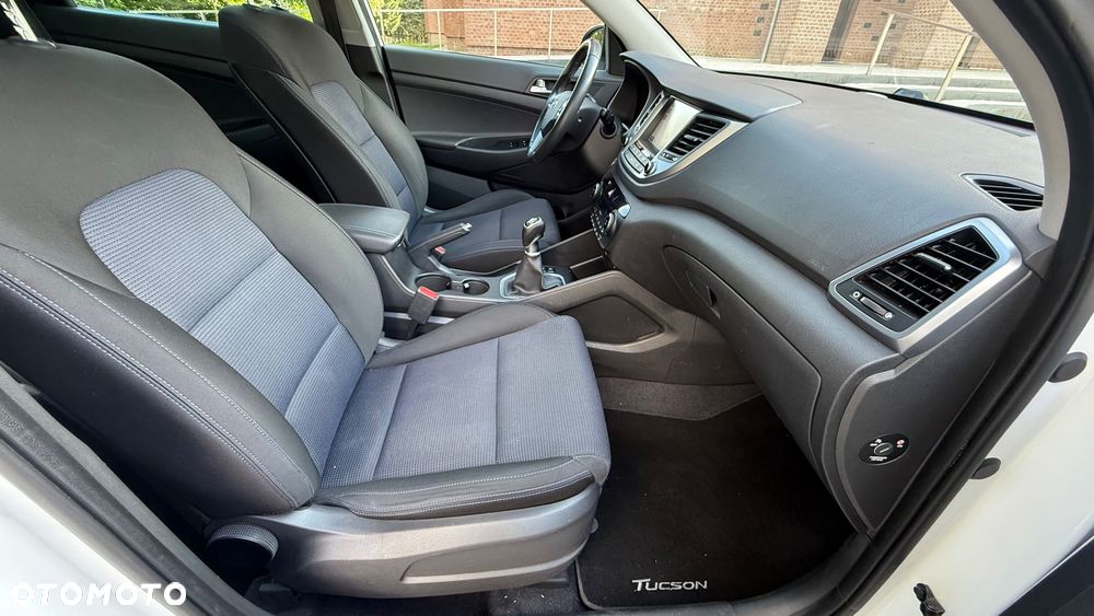 Hyundai Tucson blue 1.7 CRDi 2WD Style - 23