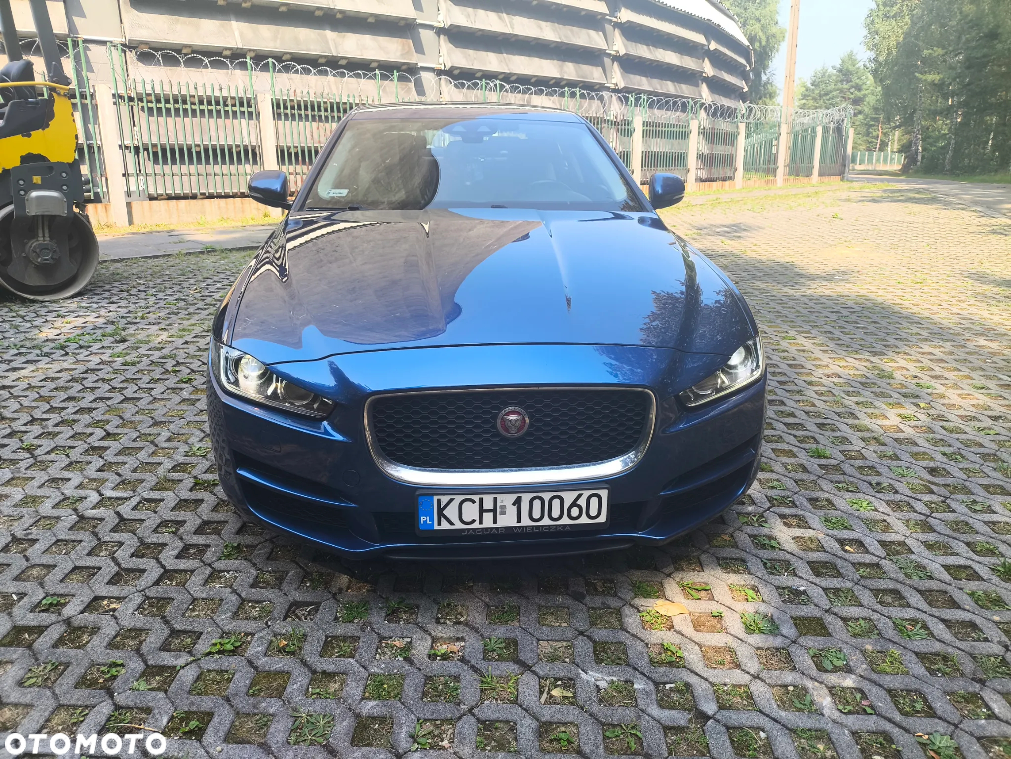 Jaguar XE 2.0 D AWD Pure - 3