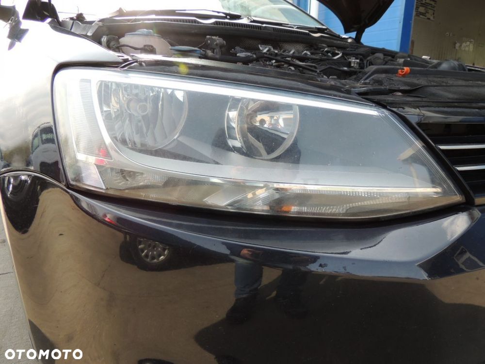 Lampa przód prawa VW Jetta VI 5C '12  GB - 1