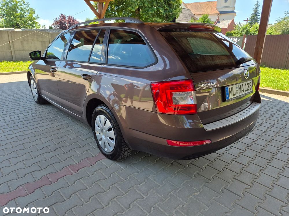 Skoda Octavia 1.6 TDI Edition DSG - 2