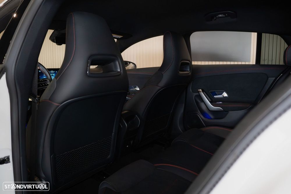 Mercedes-Benz CLA 180 7G-DCT AMG Line - 23