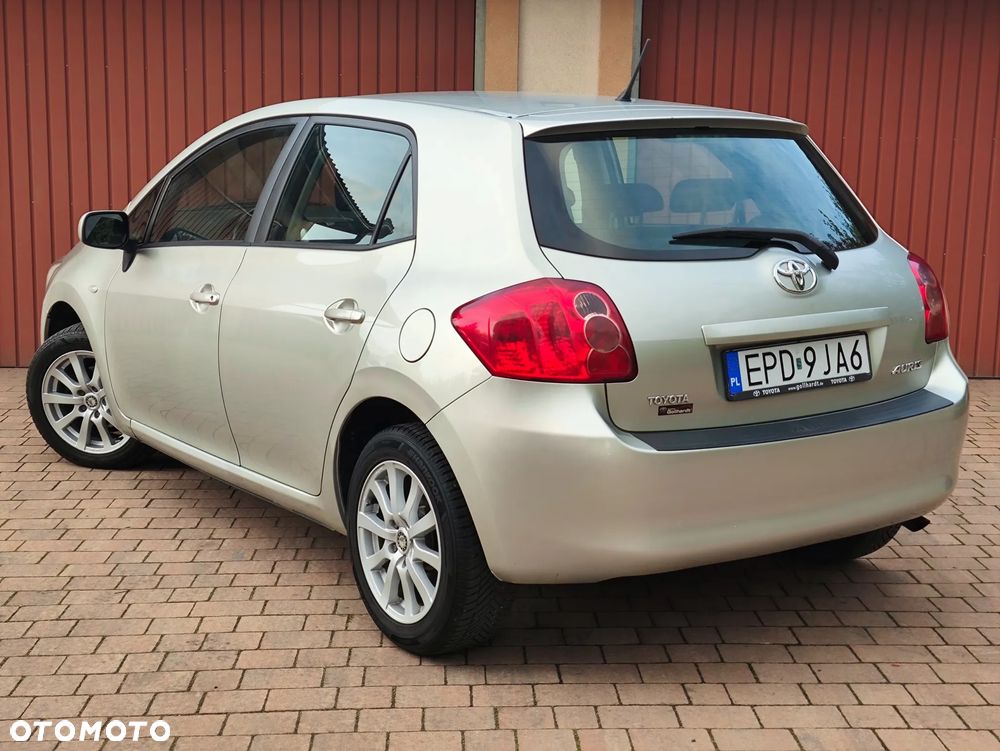 Toyota Auris 2009 photo 5