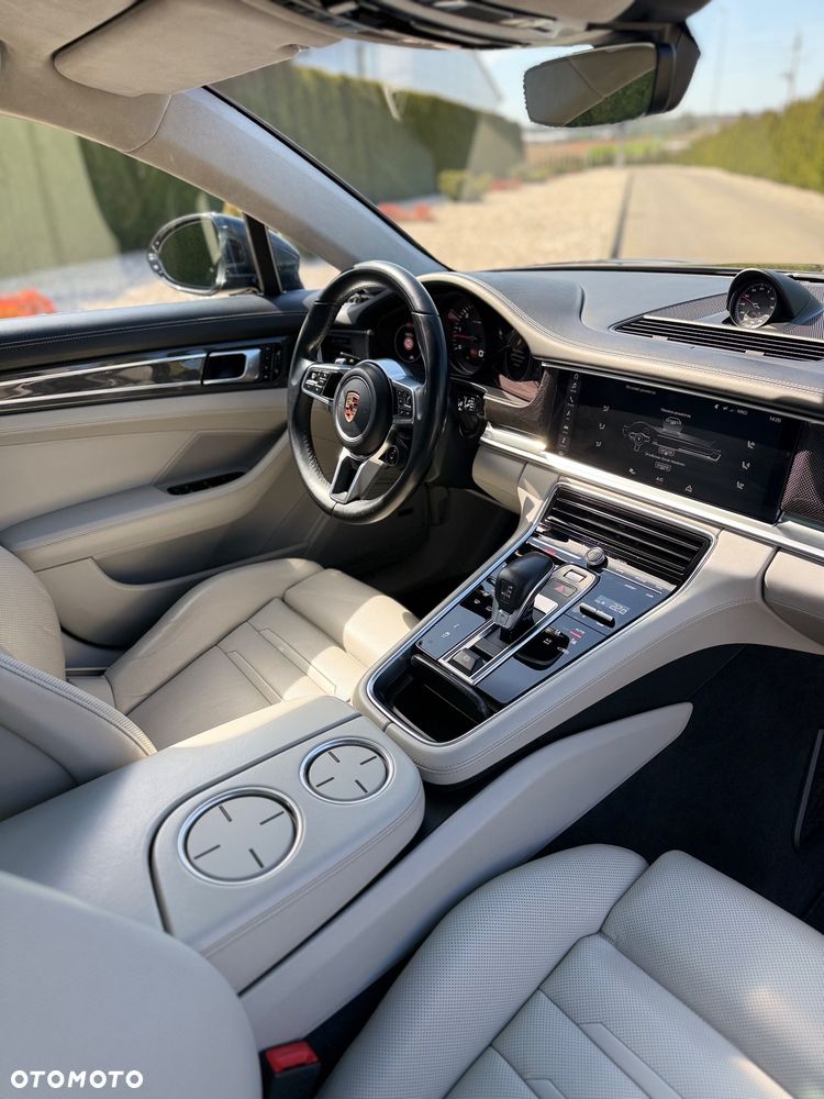 Porsche Panamera - 18