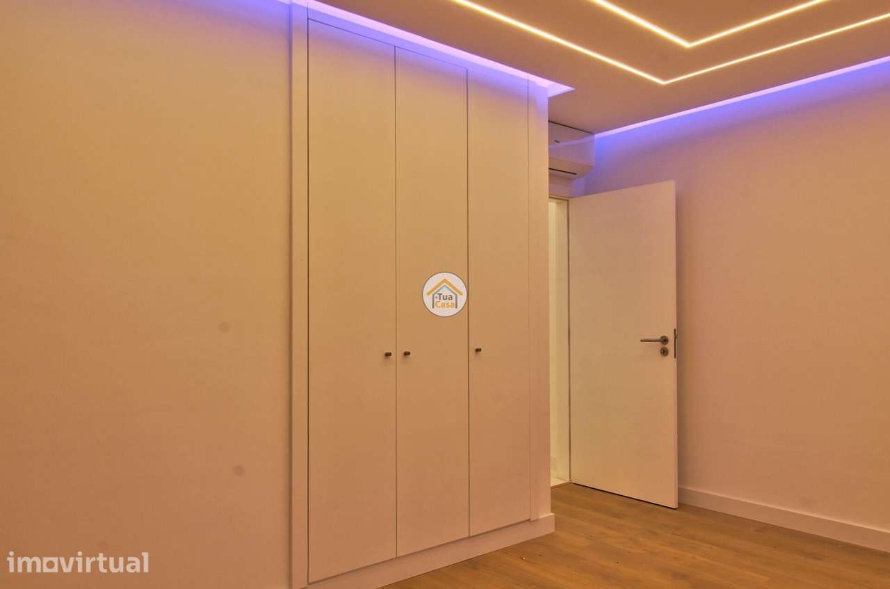 T2 de Luxo Totalmente Remodelado – A 50 metros da Praia de Quarteira! - Grande imagem: 5/35