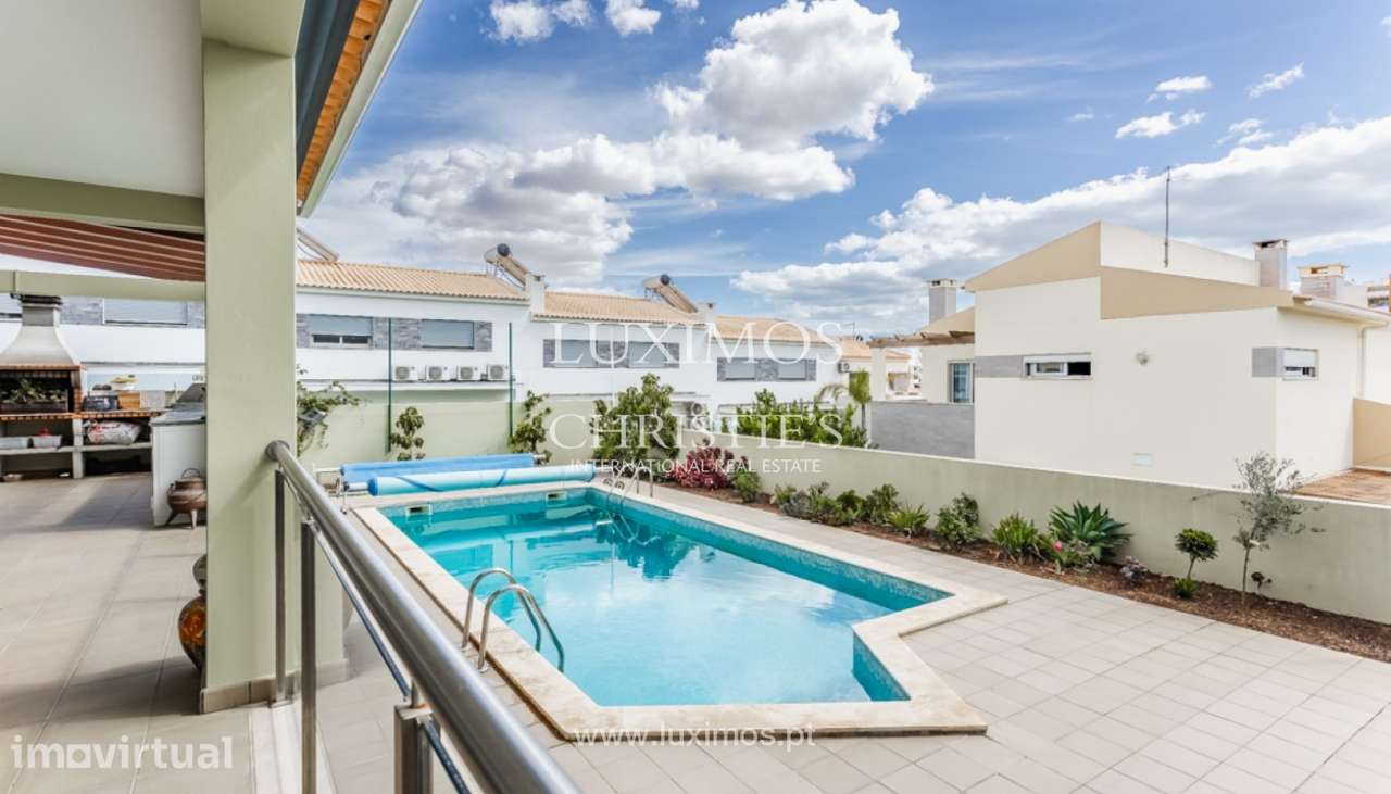 Fantástica moradia V4 com piscina em Armação de Pera, Algarve - Grande imagem: 2/27