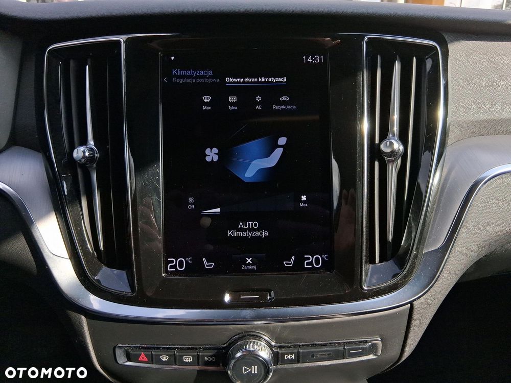 Volvo V60 Cross Country - 21