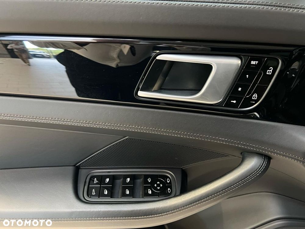 Porsche Panamera 4 - 20