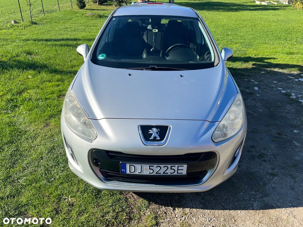 Peugeot 308 2011 photo 2