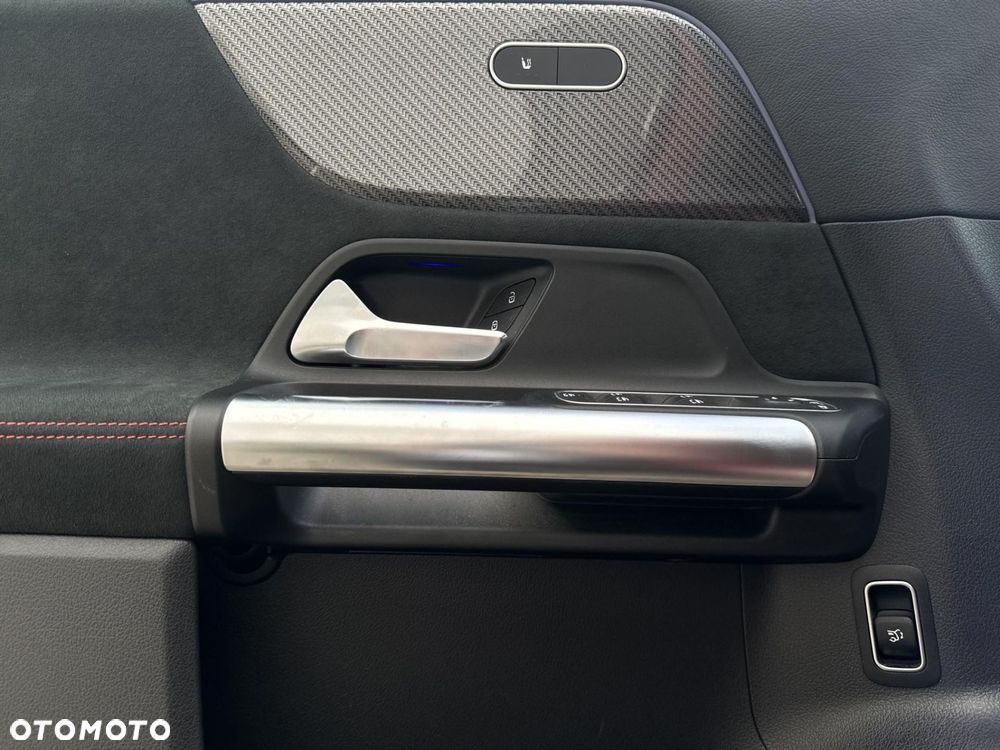 Mercedes-Benz GLA - 12