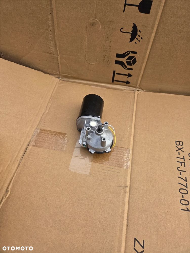 Silnik Silniczek wycieraczki szyby przedniej Opel CORSA C TIGRA B 23001902 Silnik wycieraczek  OPEL Combo Corsa C - 2