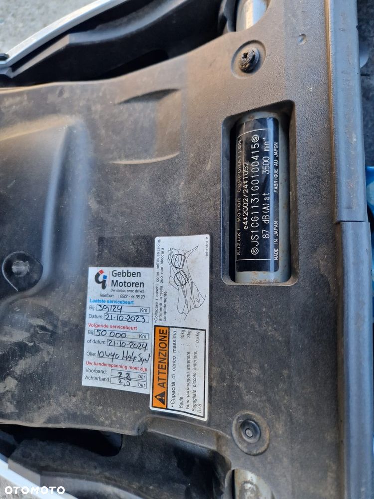 Suzuki Burgman - 38