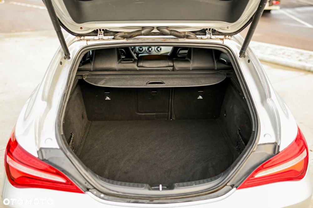 Mercedes-Benz CLA 180 7G-DCT Peak Edition - 29