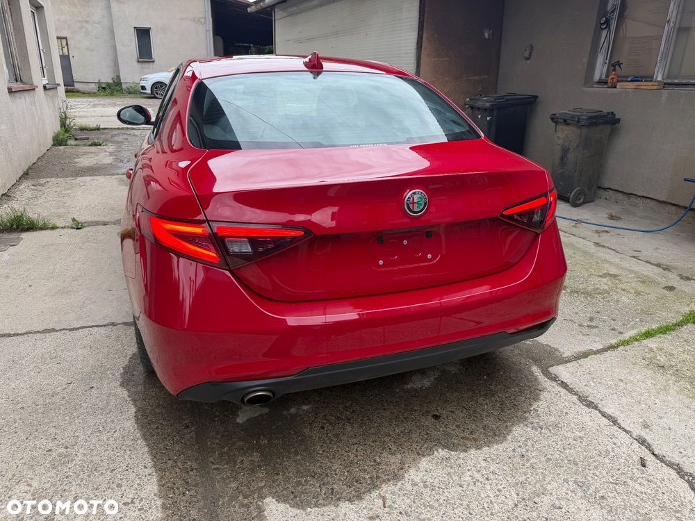 Alfa Romeo Giulia 2.2 - 8