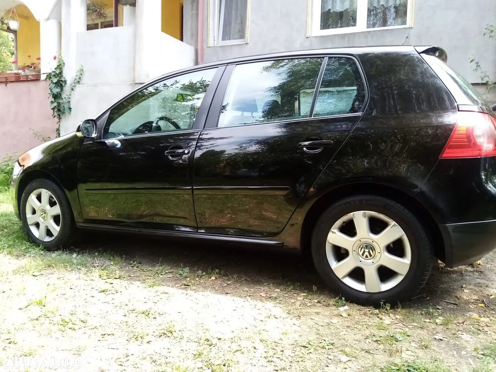 Volkswagen Golf - 1
