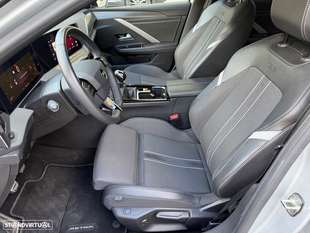 Opel Astra 1.2 T GS - 13