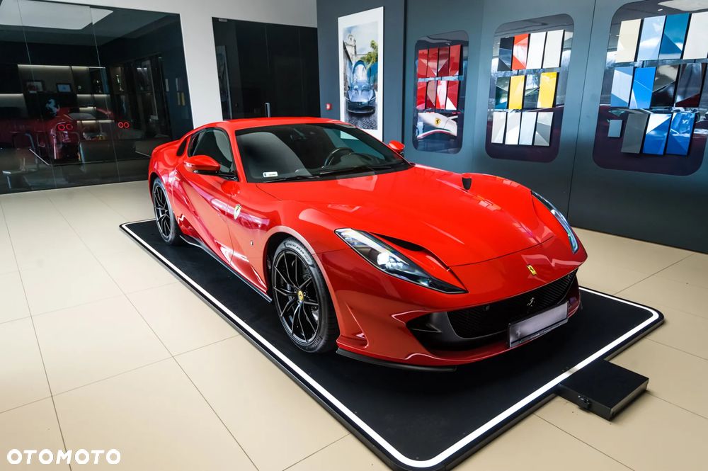 Ferrari 812 Superfast - 10