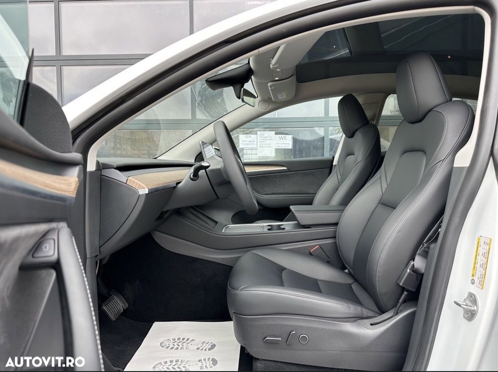 Tesla Model Y - 5