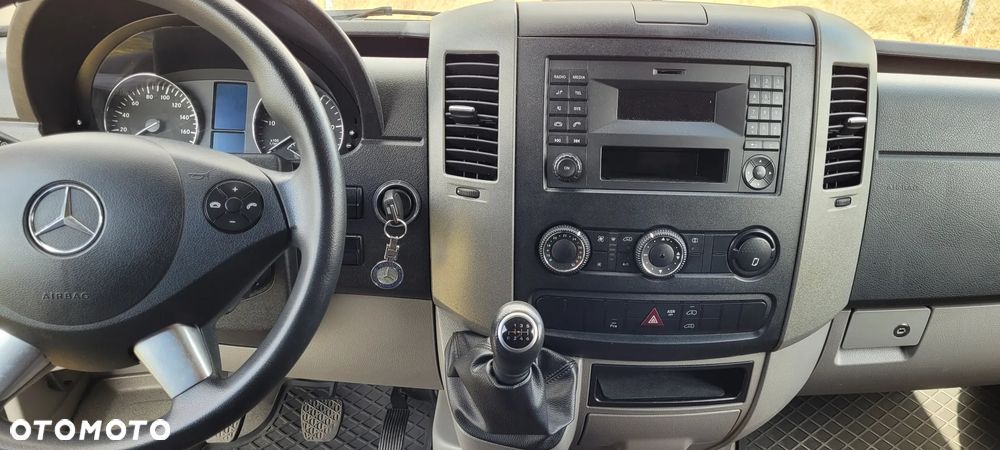 Mercedes-Benz Sprinter - 24