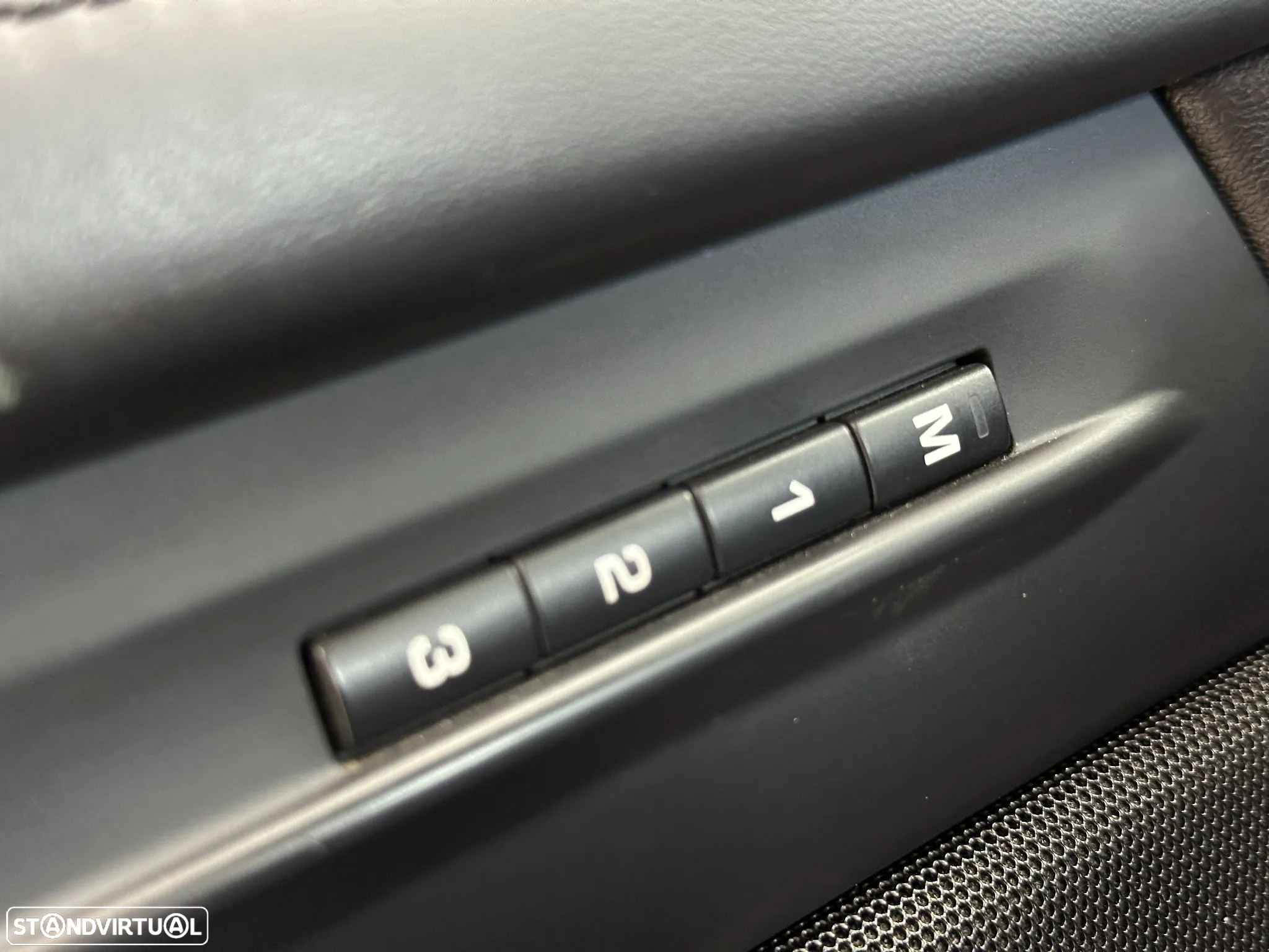 Land Rover Range Rover Evoque 2.0 P250 AWD R-Dynamic HSE Auto - 52