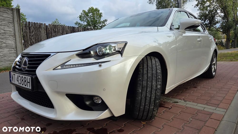Lexus IS 300h Prestige - 10