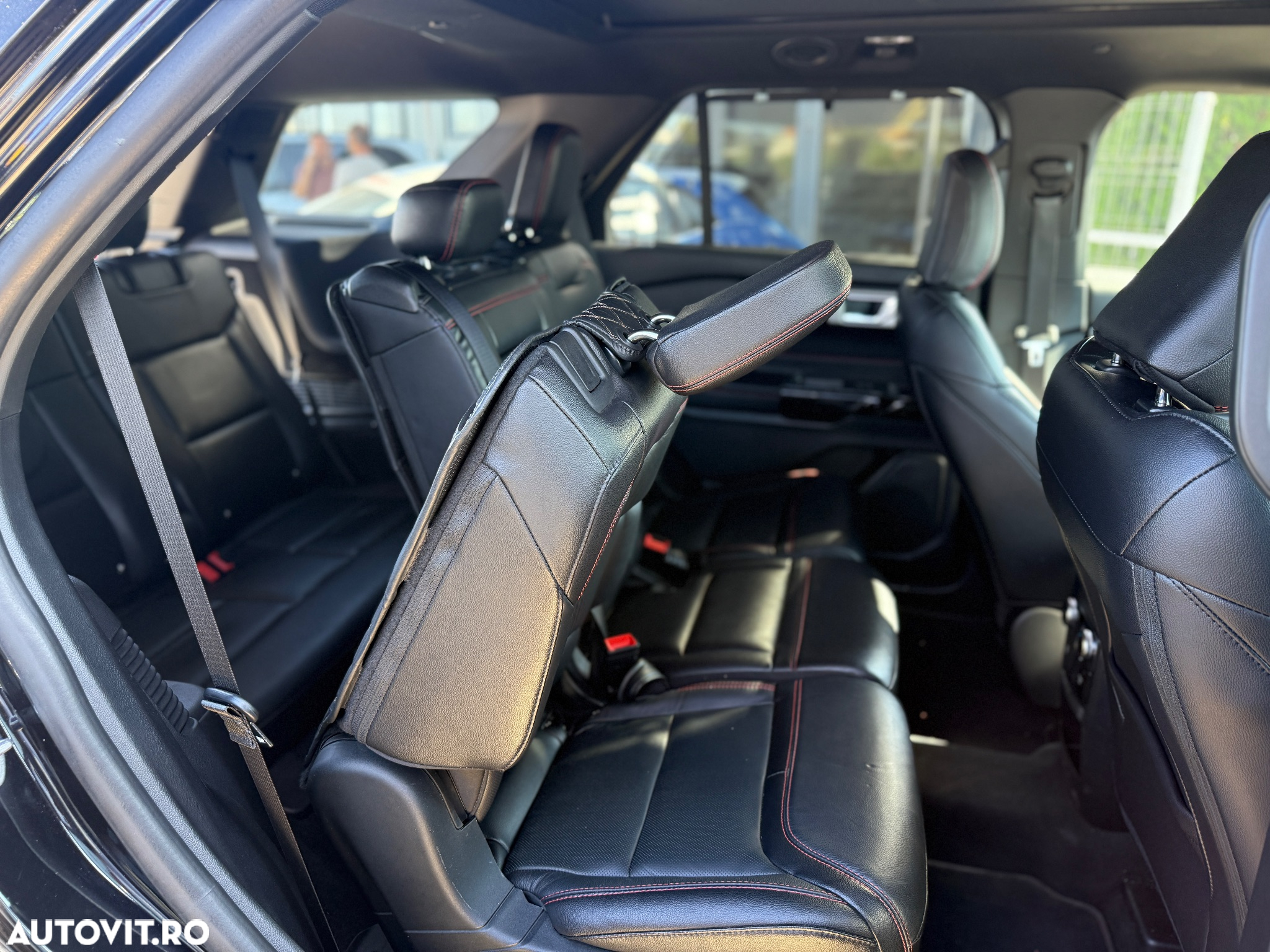 Ford Explorer 3.0 PHEV ST-Line - 32